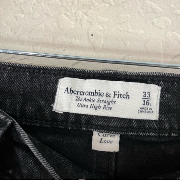 Abercrombie And Fitch Curve Ultra High Rise Ankle Straight Jeans in Black - Picture 12 of 13